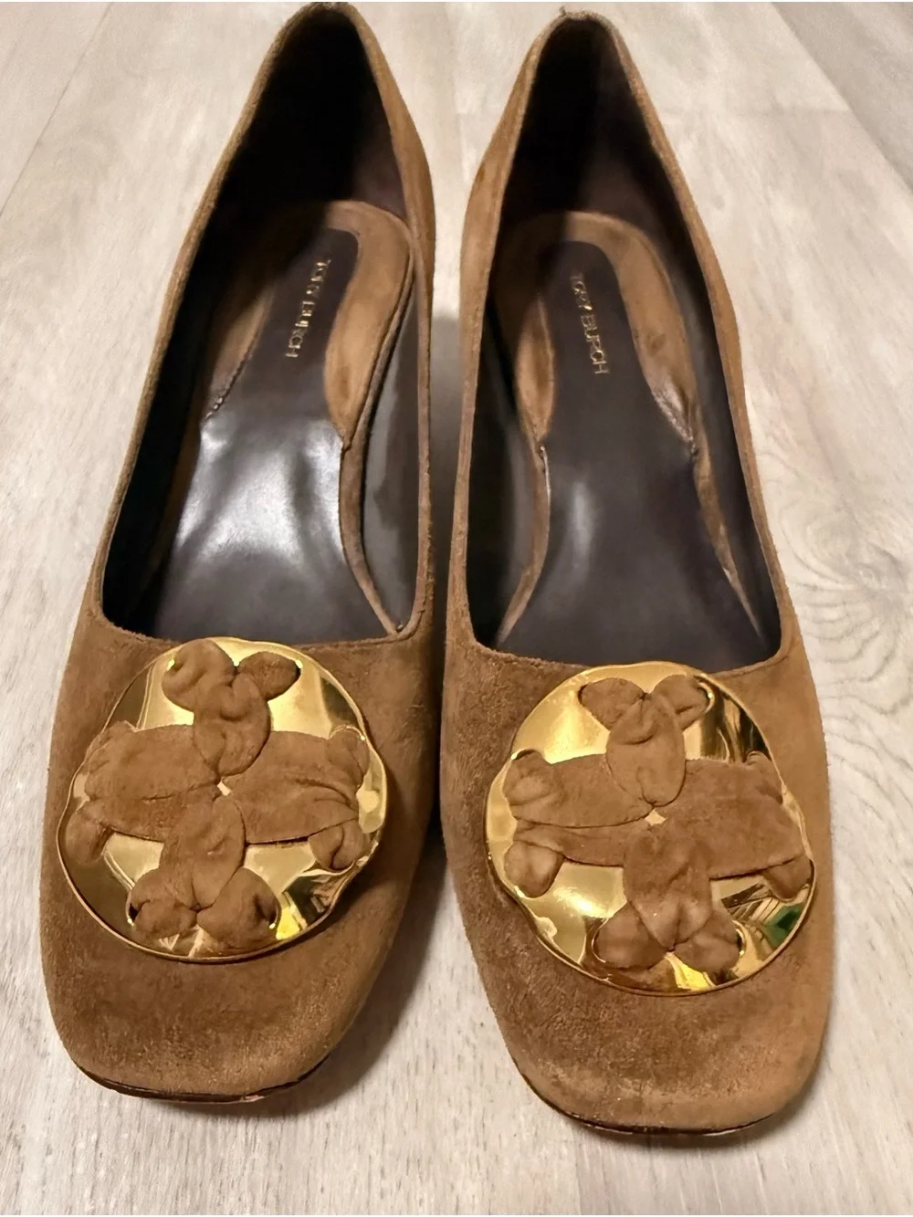 Tory Burch Brown Suede Ballet Flats Women’s Size 8M Gold Logo Medallion Shoes